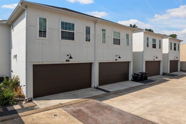 Building Photo - 1606 Westside Gardens Ln
