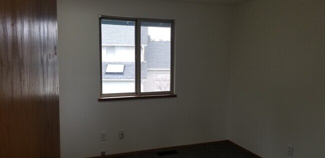 bedroom 4 - 10615 Hillsboro Dr NW