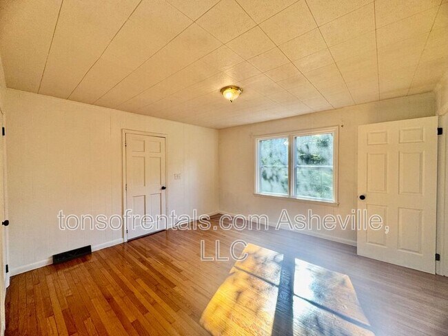 Building Photo - 1574 Lynn Rd