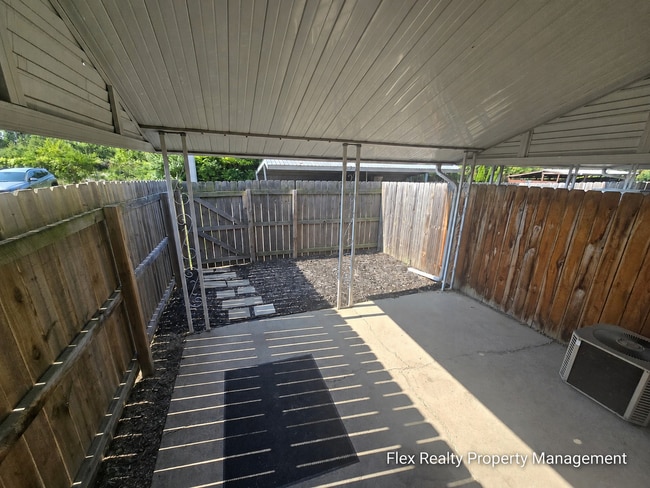 Building Photo - 5809 Ryewyck Dr
