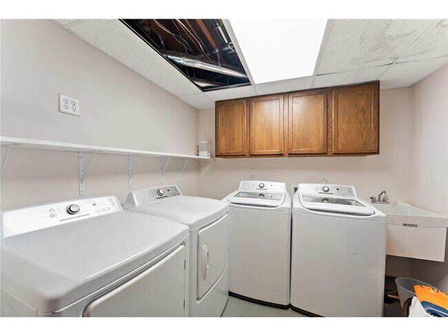 Building Photo - 4440 Denbigh Rd