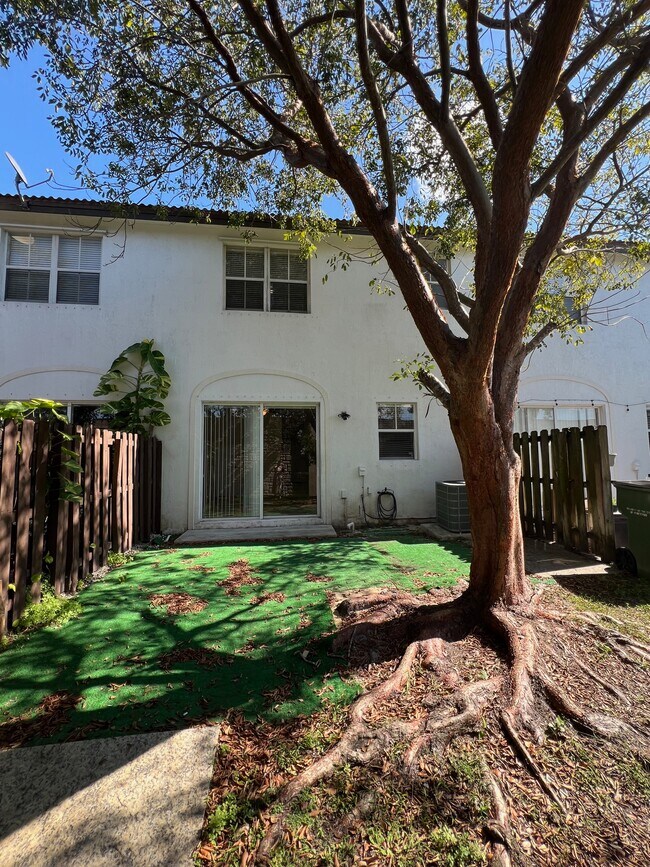 Back Patio - 938 NE 29th Ter