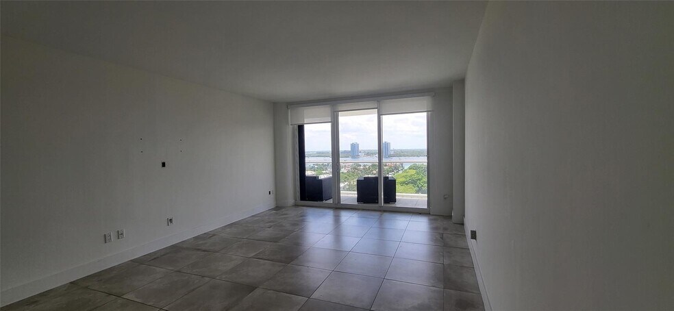 Building Photo - 2600 Island Blvd
