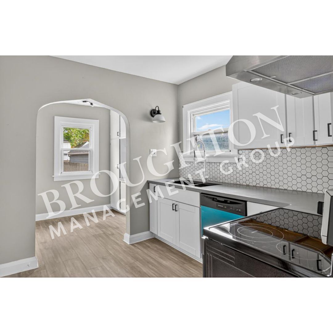 Building Photo - 5848 Acoma Dr