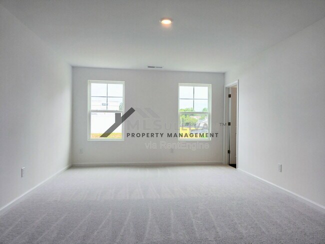 Building Photo - 875 Pilot St