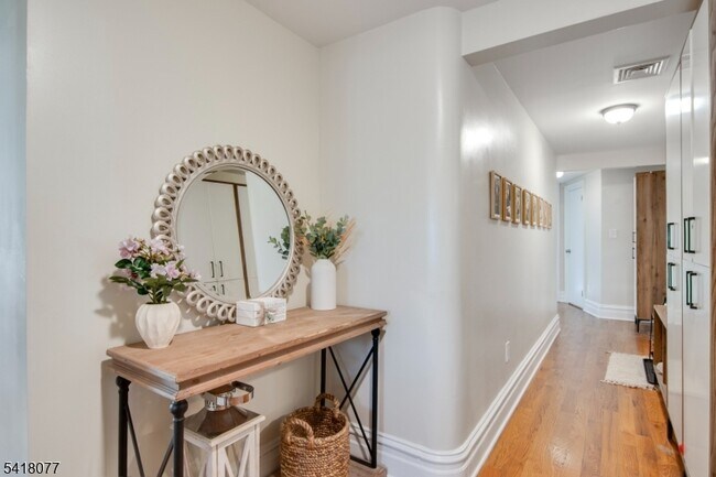 Building Photo - 660 Bloomfield Ave