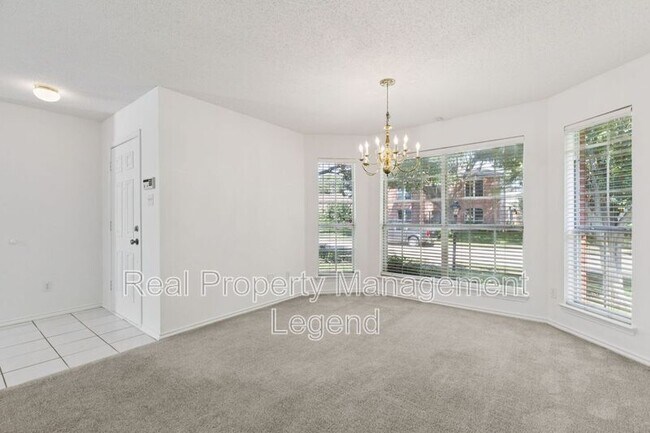 Building Photo - 10971 Castle Dr