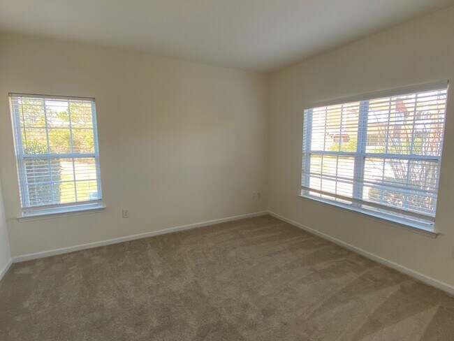 Bedroom - 511 Village Lake Ct
