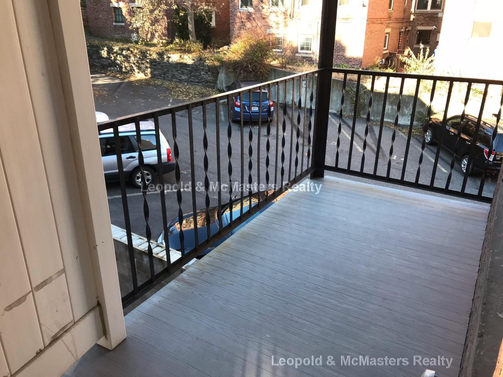 Building Photo - 20 Short St