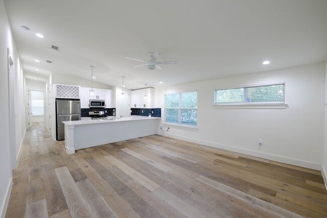 Building Photo - 8 Bedrooms 8 Baths Pre-leasing Now for 202...