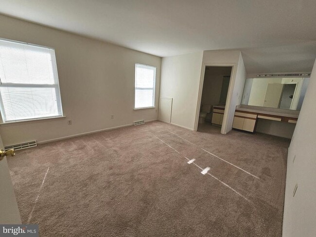 Building Photo - 38 Heatherfield Way