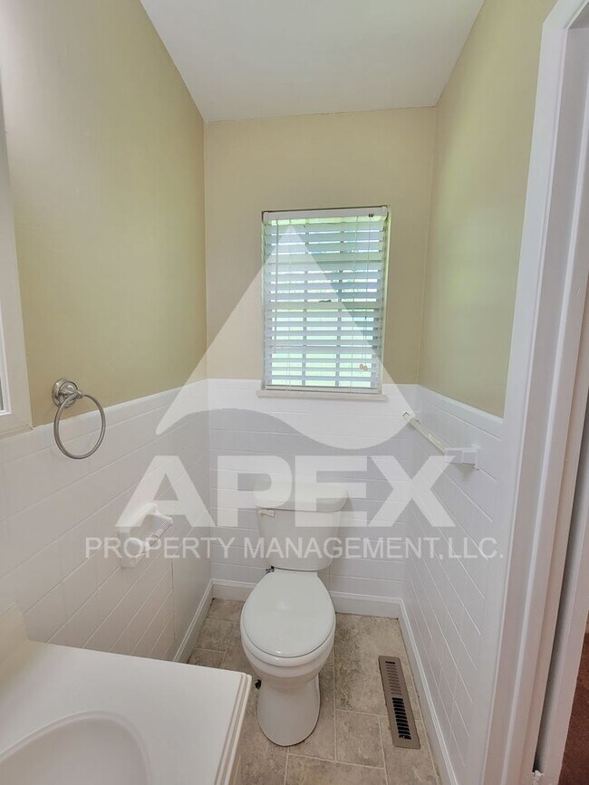 Building Photo - MOVE-IN SPECIAL, $1 RENT!! - Spacious 3-Bd...