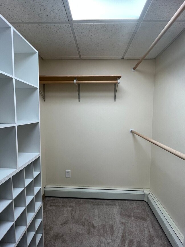 Building Photo - 560 Wigwam Way