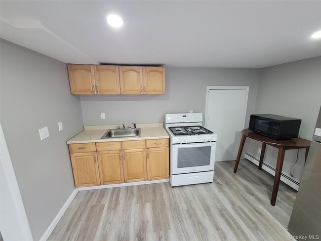 Building Photo - 96 Hallock Landing Rd