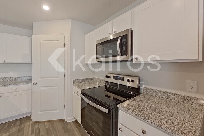 Building Photo - 2617 Provence Dr SE