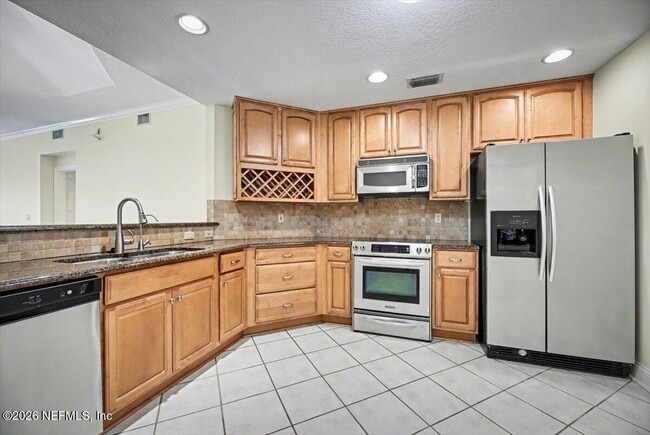 Building Photo - 100 Bermuda Bay Cir