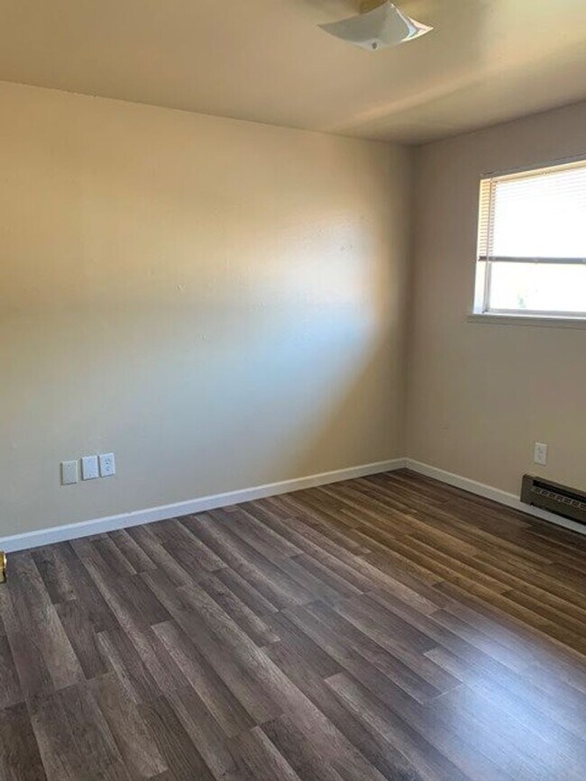 Building Photo - Unit in 8-plex complex