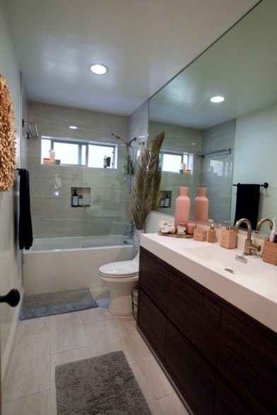 Building Photo - 1049 Felspar St