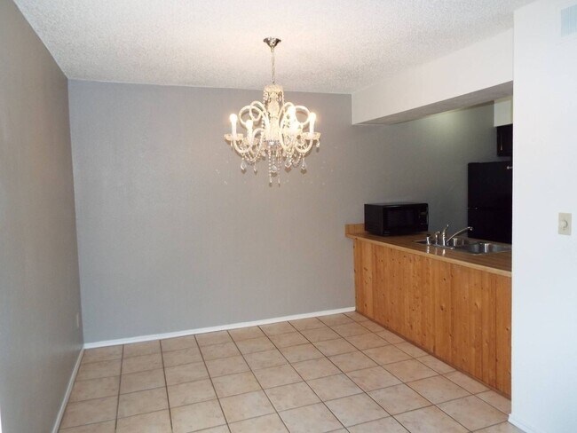 Building Photo - 2 BEDROOM 2 BATHROOM TEMPE CONDO