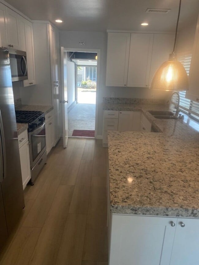 Building Photo - Beautiful fully remodeled 2 bedroom 1.5 bath in Laguna Hills