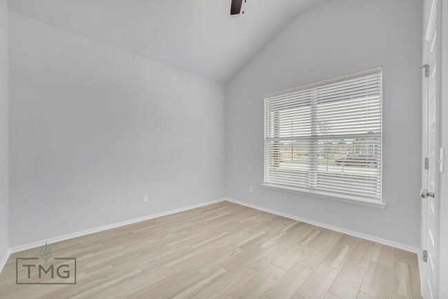 Building Photo - New Listing! Enclave at Parker Village!