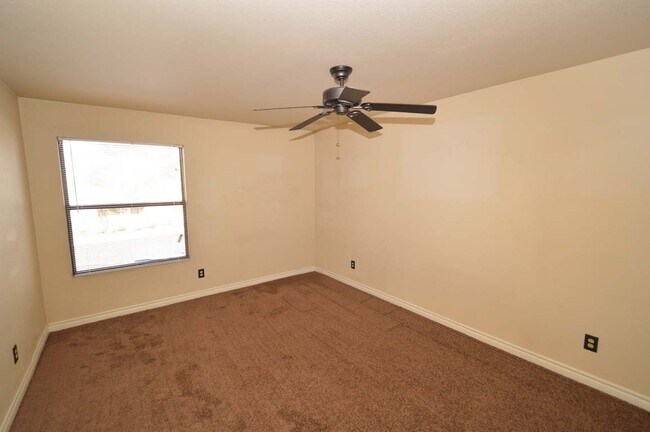 Building Photo - 2nd Floor Condo in a Gated Community