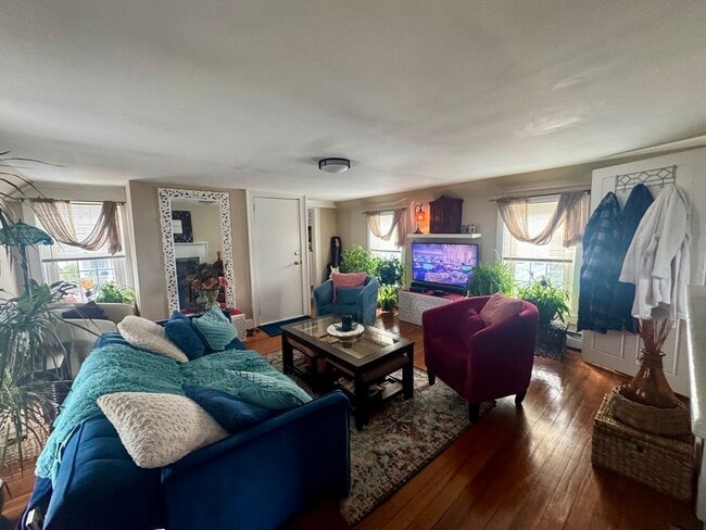 Building Photo - 198 Main St