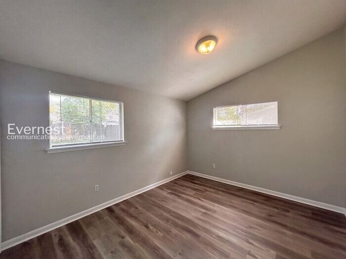 Building Photo - 8694 Yorktown Dr