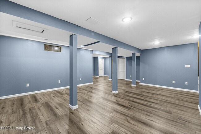 Building Photo - 11001 Bay Run Dr