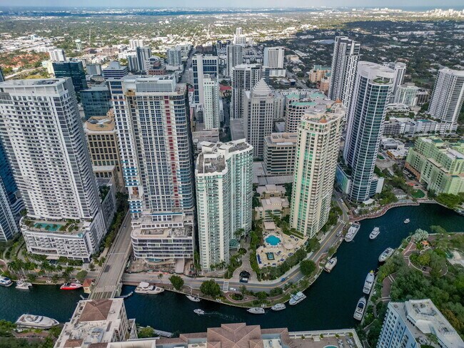 Building Photo - 347 N New River Dr E