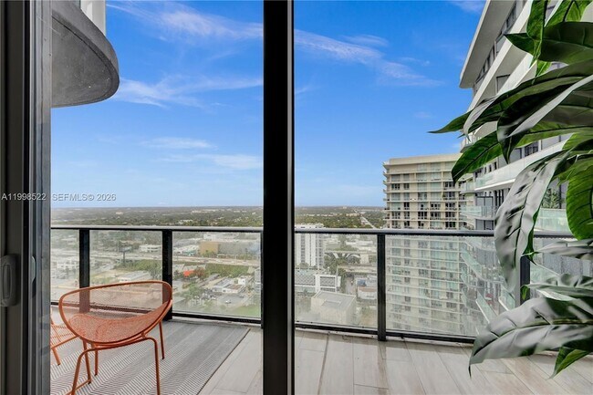 Building Photo - 121 NE 34th St