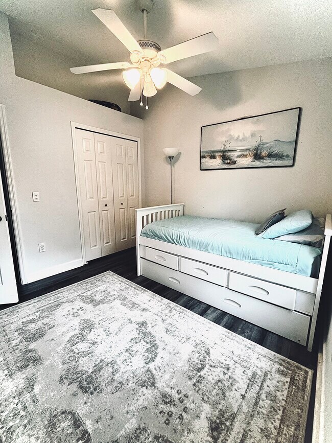 Building Photo - 11 Brindlewood Dr