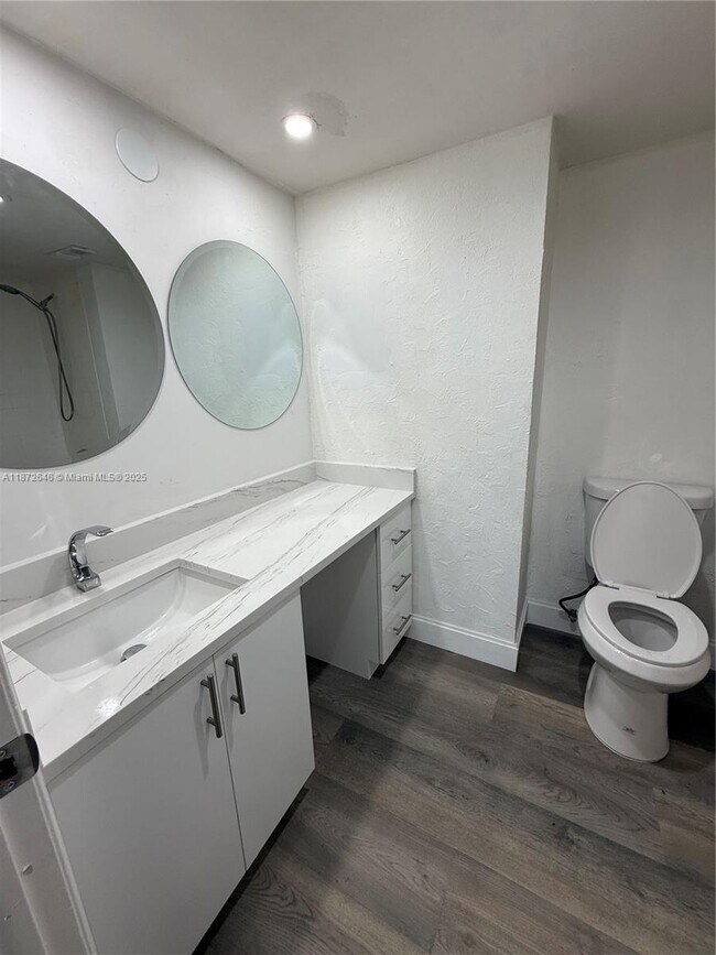 Building Photo - 9441 Live Oak Pl