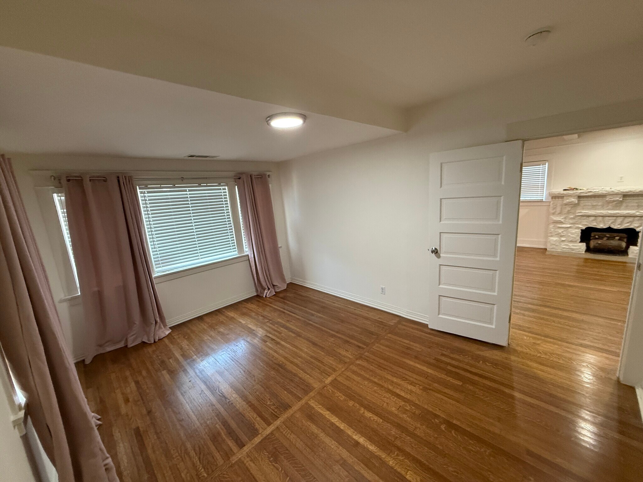 Building Photo - 1493 W 47th St
