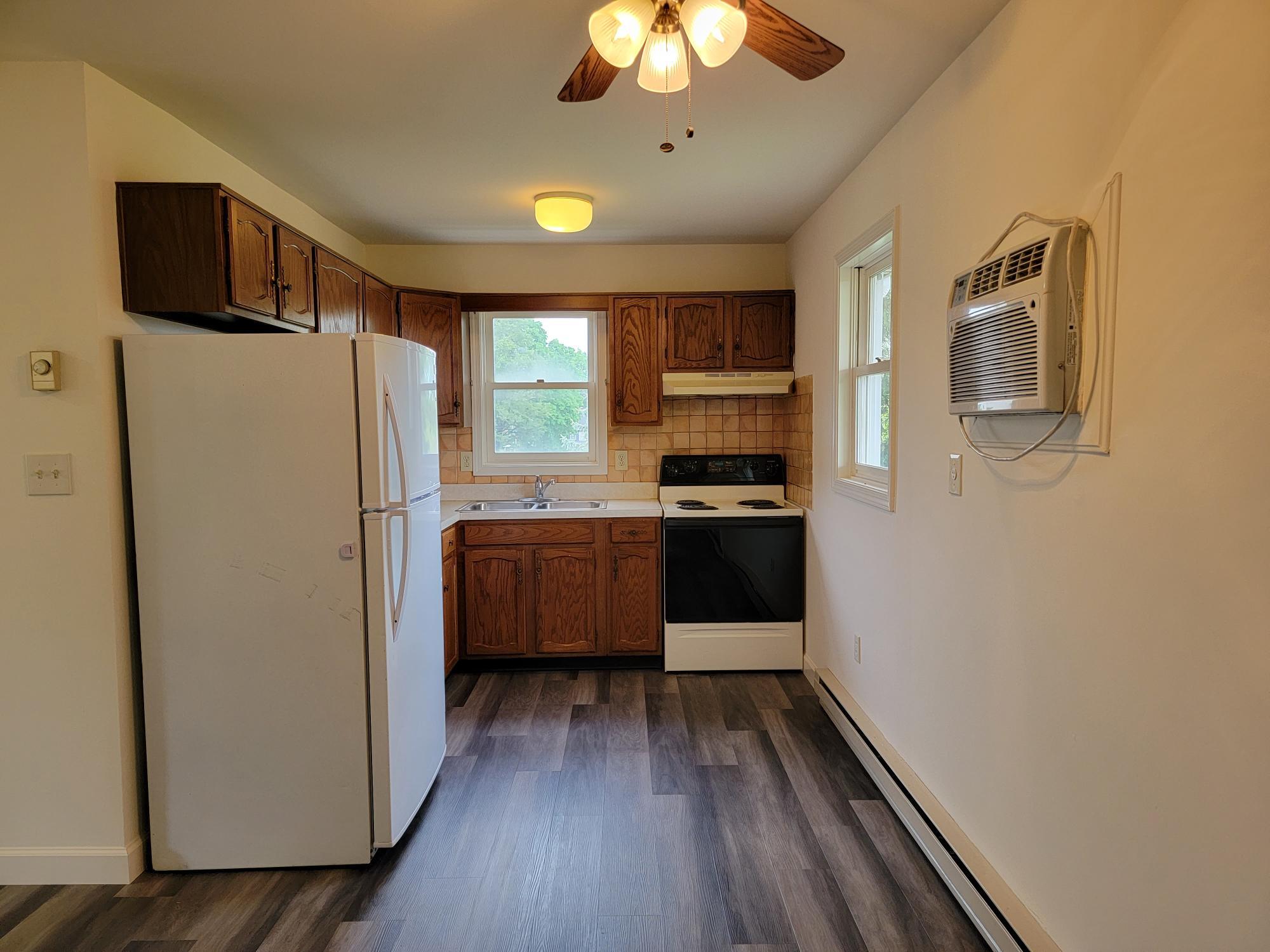 Building Photo - 137 E Walnut St