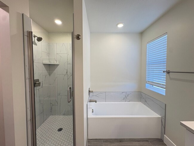 Building Photo - Brand New Townhome