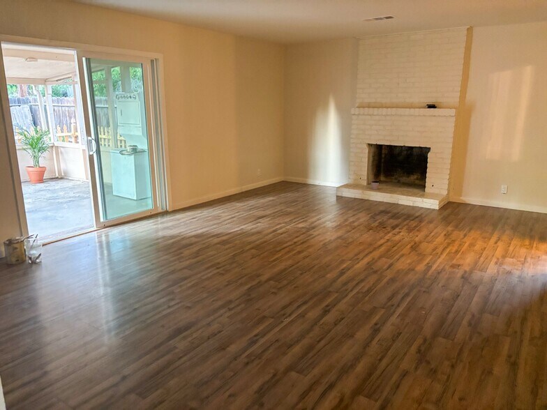 Building Photo - 1213 Multnomah Dr