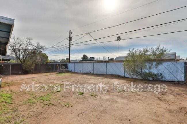 Building Photo - 2237 W Cortez Ave