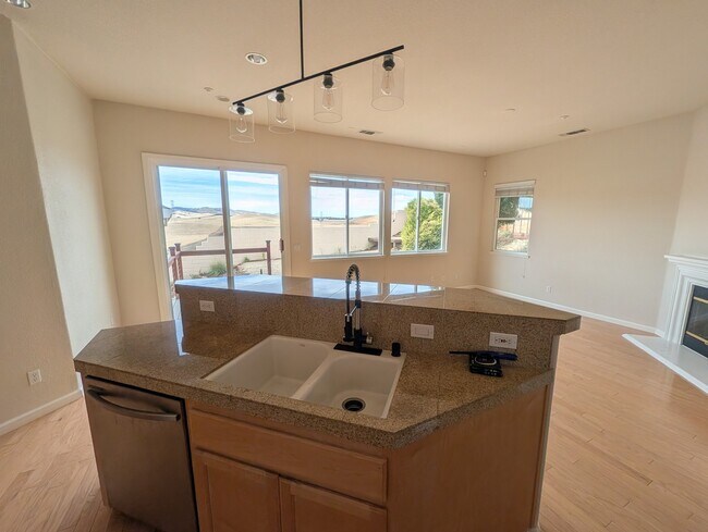 Building Photo - 2691 Presidio Dr