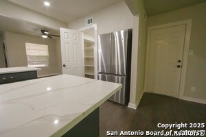 Building Photo - 219 Leonidas Dr