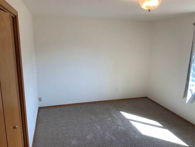 Building Photo - 3 Bedroom, 2 Bathroom House in Springfield
