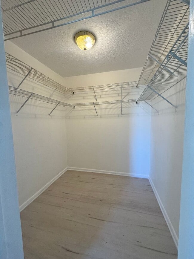 Building Photo - Live the ultimate beachside lifestyle!