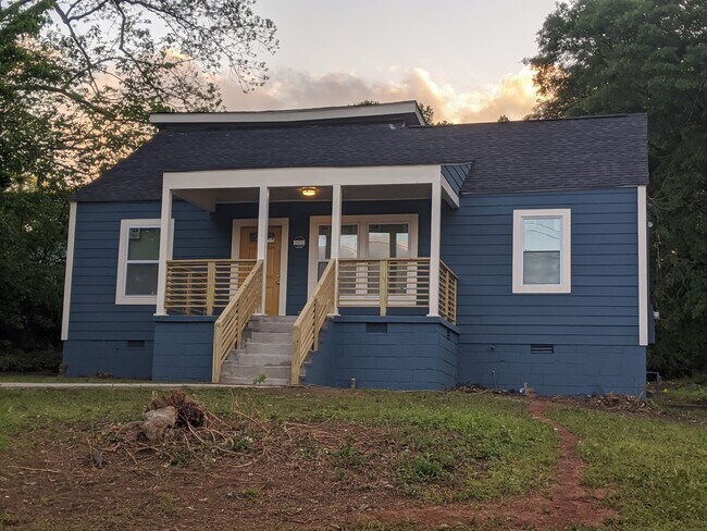 Building Photo - 2861 Forrest Hills Dr SW