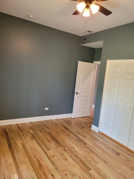 Building Photo - 519 W 65th Pl