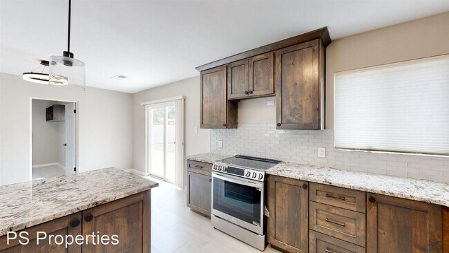 Building Photo - 3 br, 1.5 bath House - 2008 Vermont St NE ...