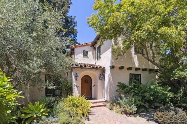 Building Photo - Mediterranean Beauty in Crescent Park – 5B...