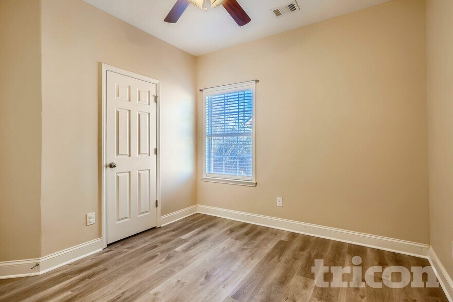 Building Photo - 184 Village Park Dr