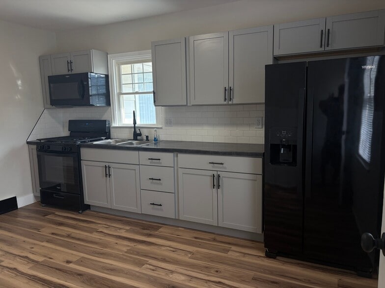 Building Photo - 26 Walnut Ct