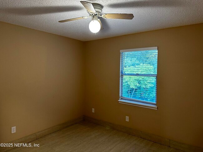 Building Photo - 11695 Tanager Dr