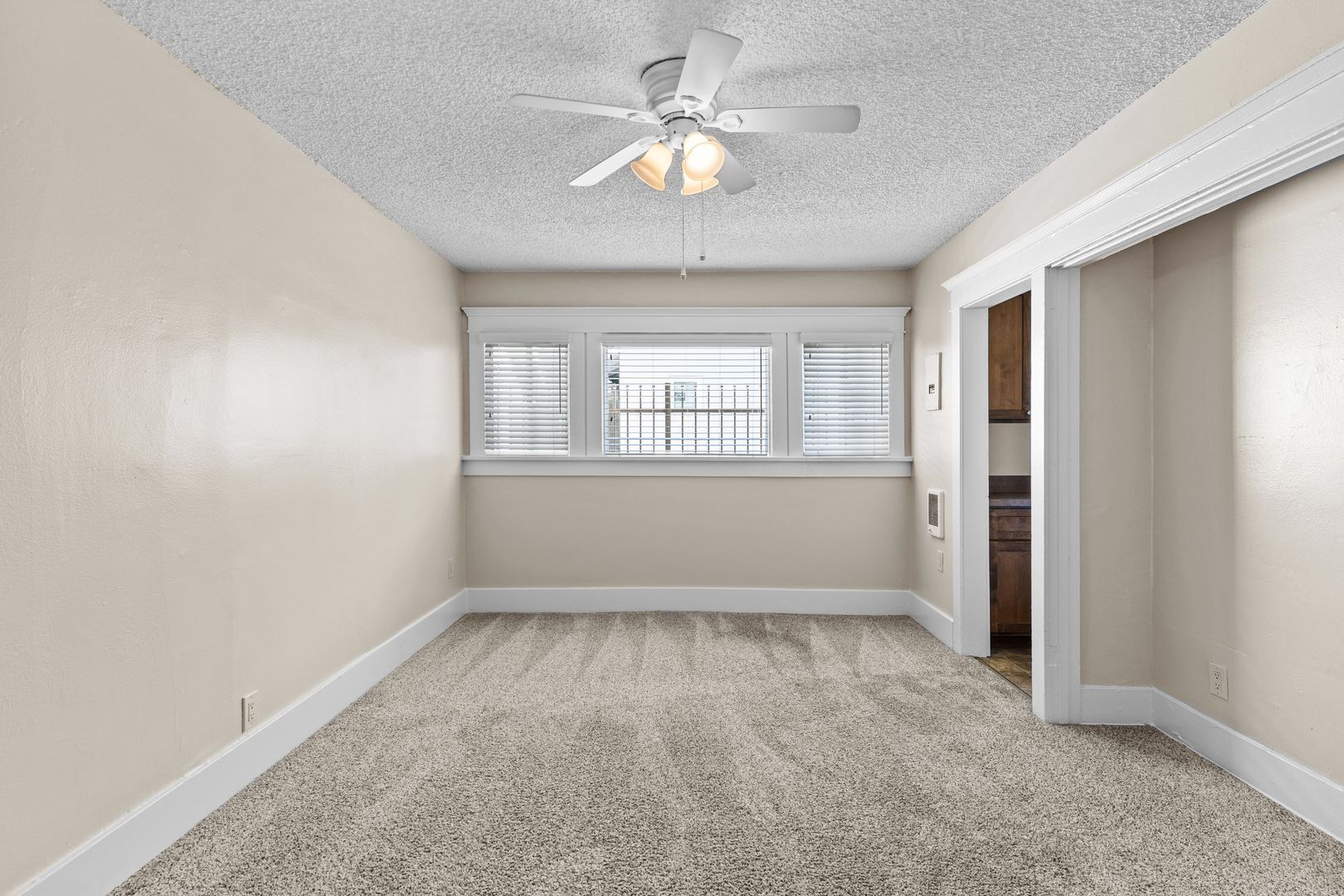 Building Photo - 1460 Gaviota Ave